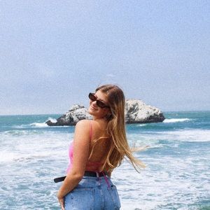 Meet your Posher, Abby